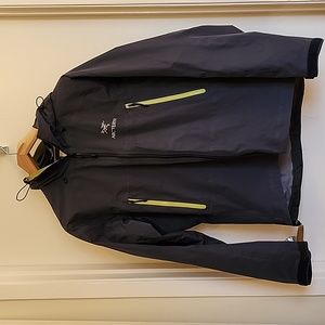 Arc'teryx Beta LT Ultralight Goretex Rain Shell
